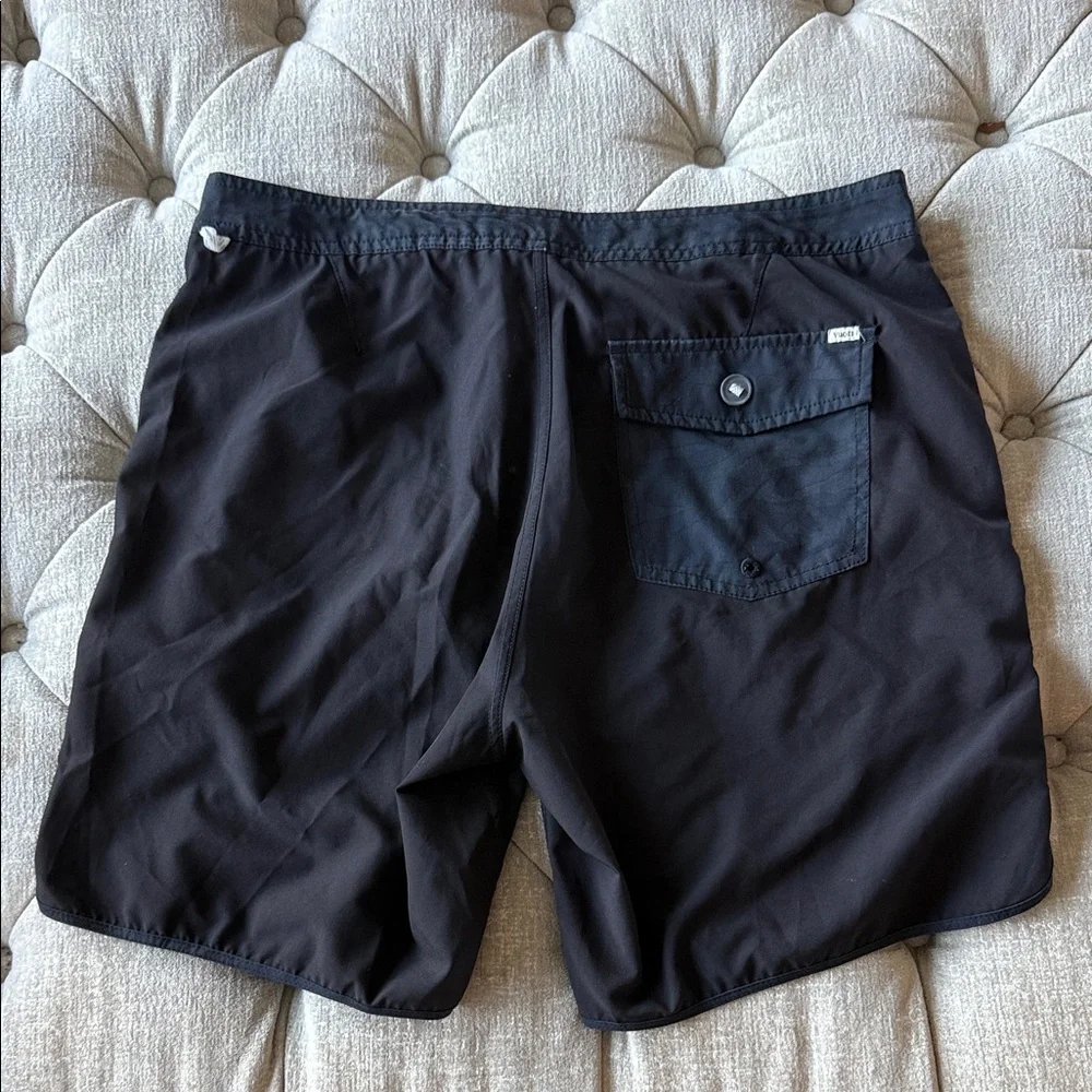 Vuori Men's L Black board‎ Shorts
